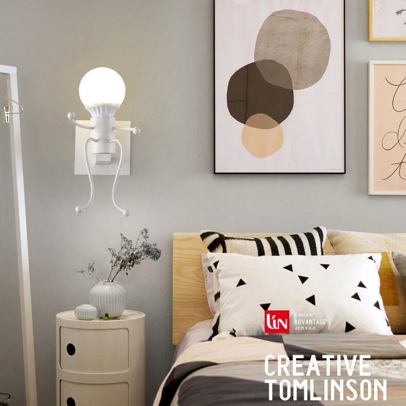 ArtiVillain - Forge Iron Wall Lamp with 1 Light