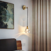 CrystalGlow - Modern geometric wall lamp made of crystal glass with 1 light