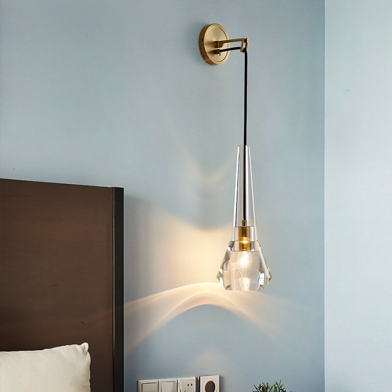 CrystalGlow - Modern geometric wall lamp made of crystal glass with 1 light