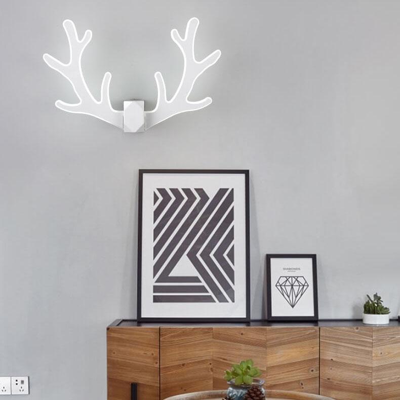 GeweiGlow - Simple antler-shaped wall lamp with 1 LED arm