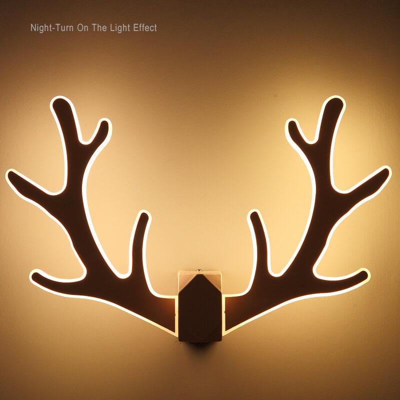 GeweiGlow - Simple antler-shaped wall lamp with 1 LED arm