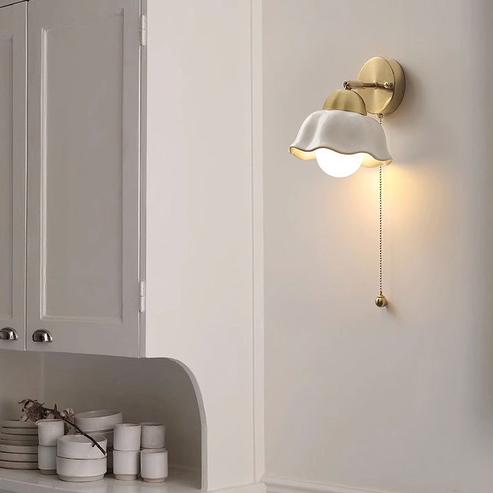 Retro French White Flower Wall Lamp - Elegant and Timeless Lighting