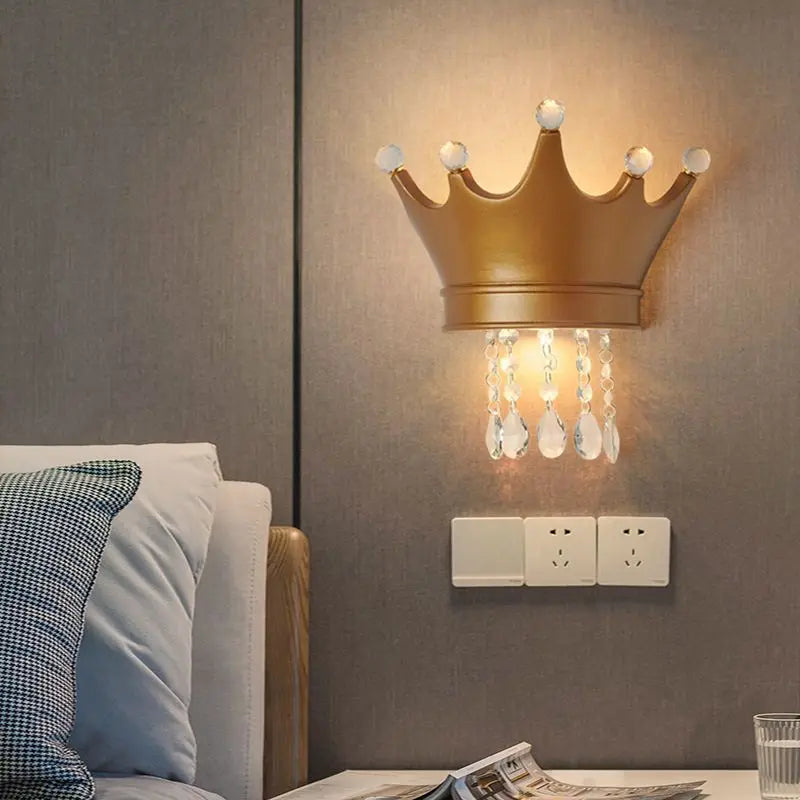 LuminaGlimmer - Crown Wall Lamp