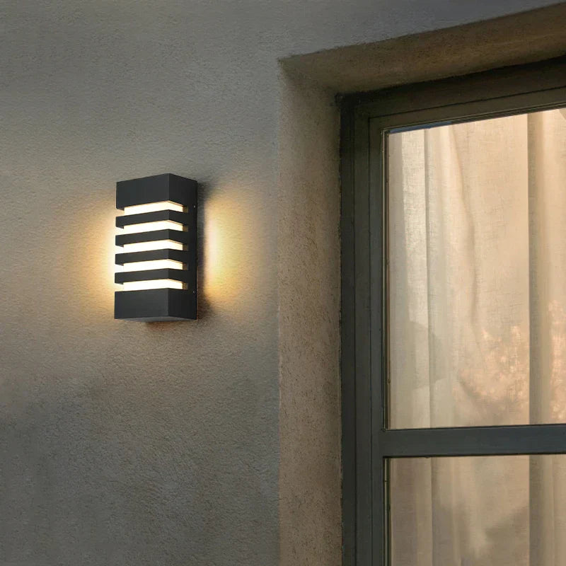AlumiLuxe - Modern Aluminium Lamp