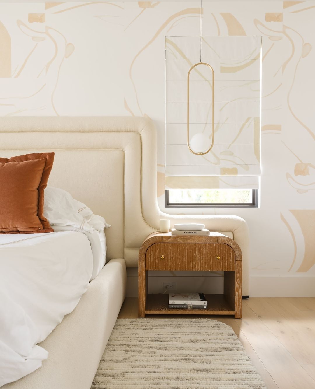 Mila - Elegant and Modern Pendant Light