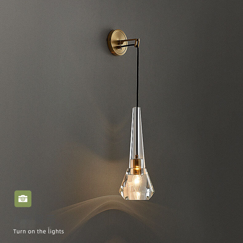CrystalGlow - Modern geometric wall lamp made of crystal glass with 1 light