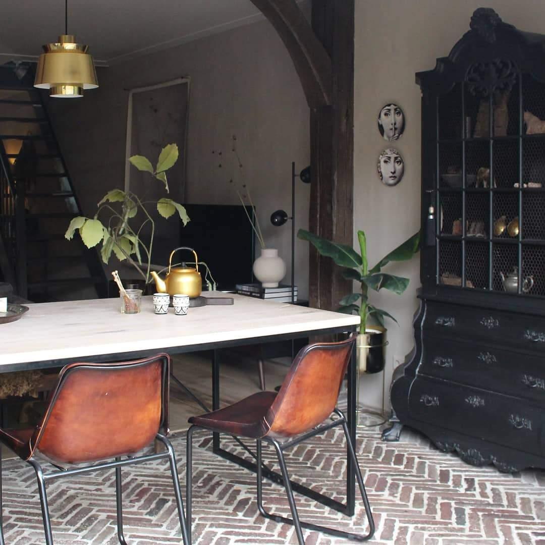 OrionGlow – Elegant Pendant Light in Light