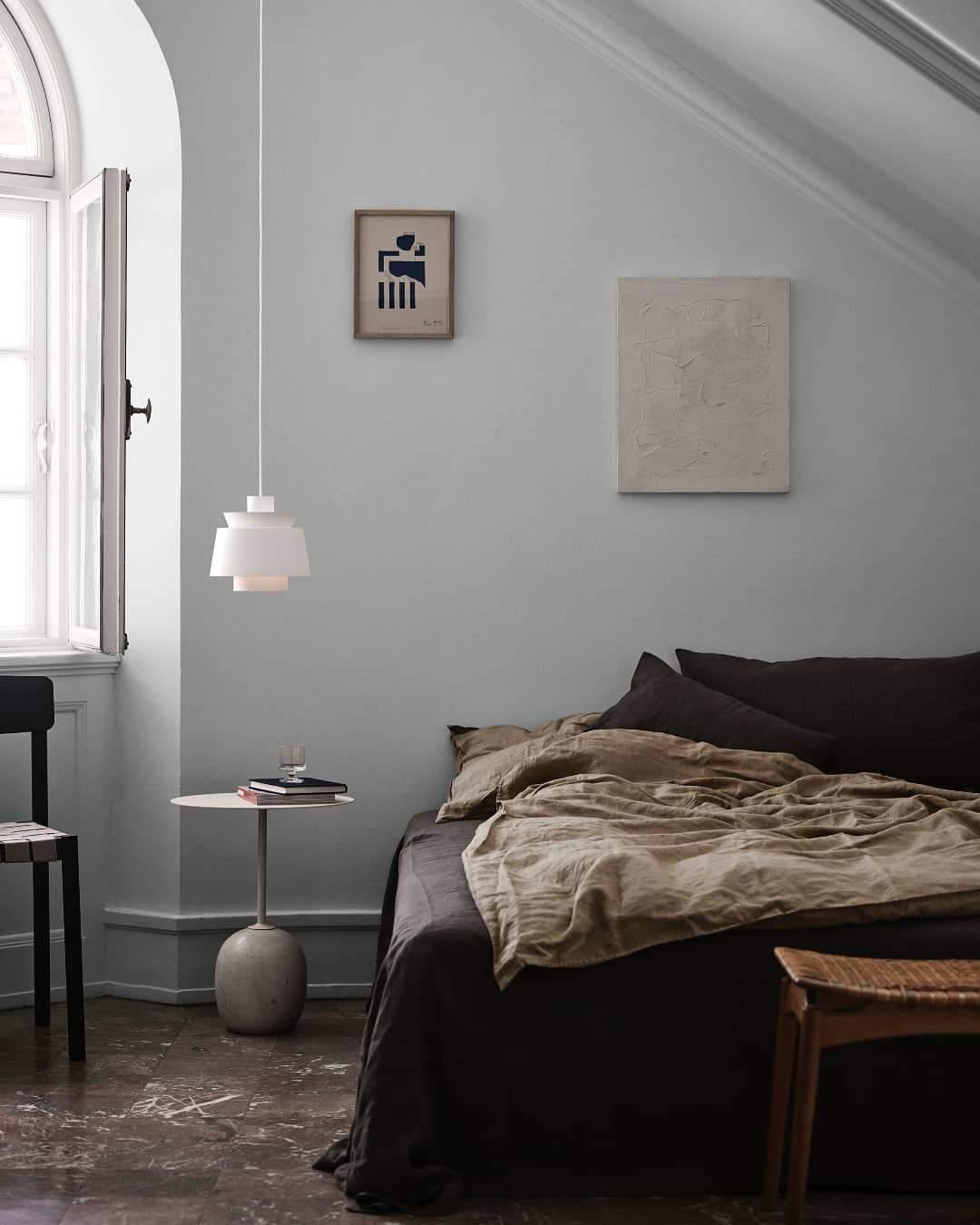 OrionGlow – Elegant Pendant Light in Light