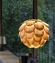 TropicalGlow – Wooden Pineapple-Shaped Pendant Light
