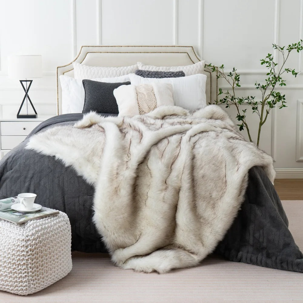 Luxurious Faux Fur Blanket – Ultimate Comfort and Elegance for Your Home