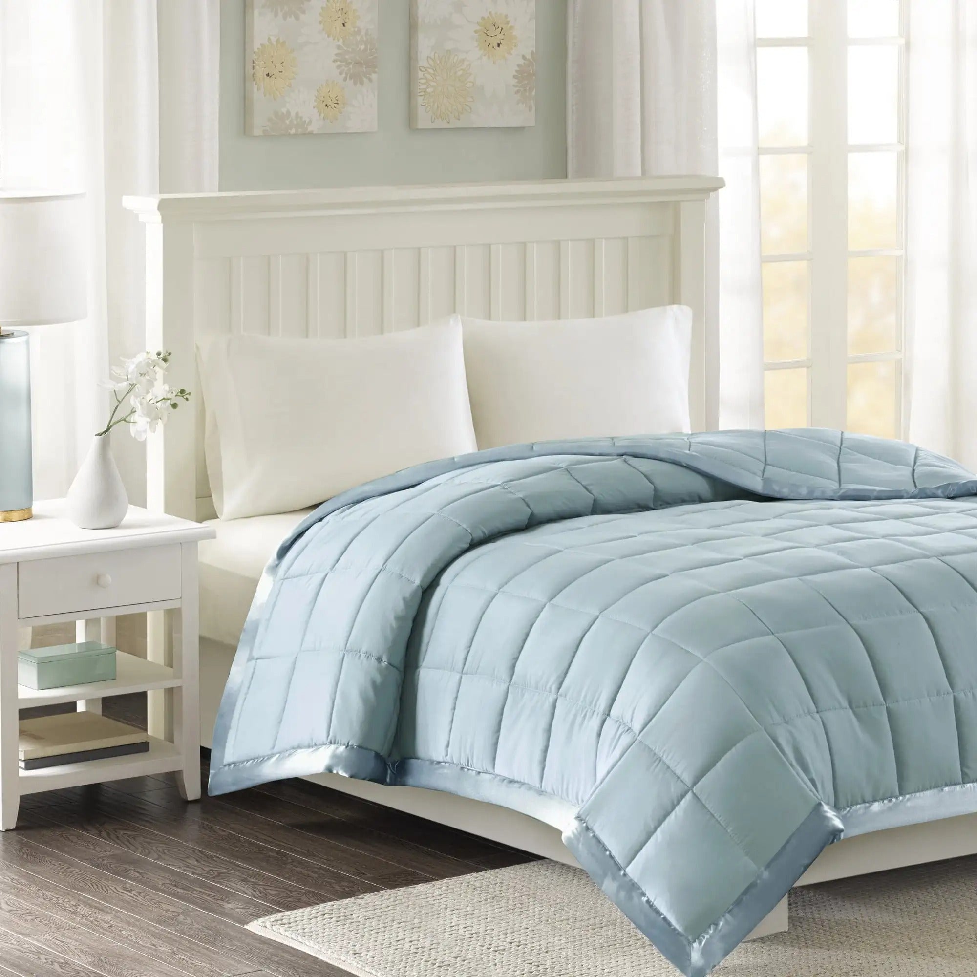 Bedspread in Prospect Blue – Lightweight Down Alternative with Satin Trim
