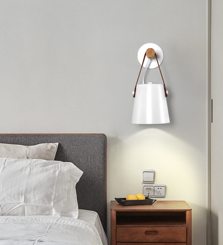HoutArm - Wall Lamp with Iron Lampshade and Wooden Arm