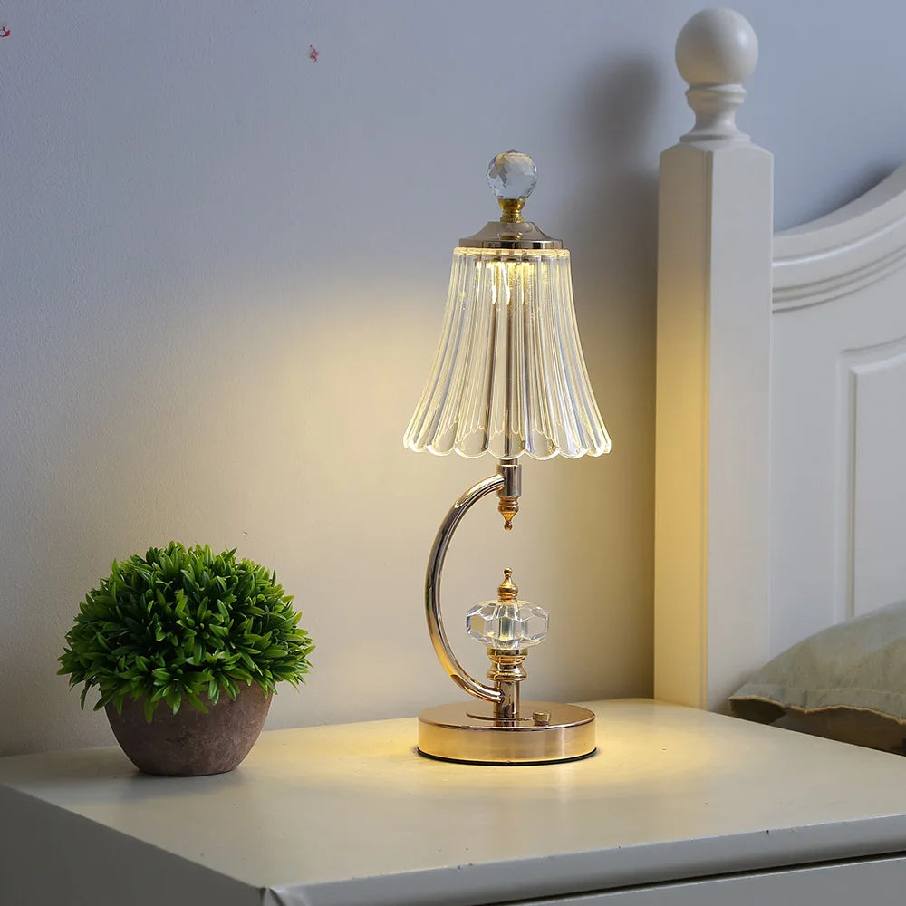 CrystalGlow – Vintage Crystal Table Lamp