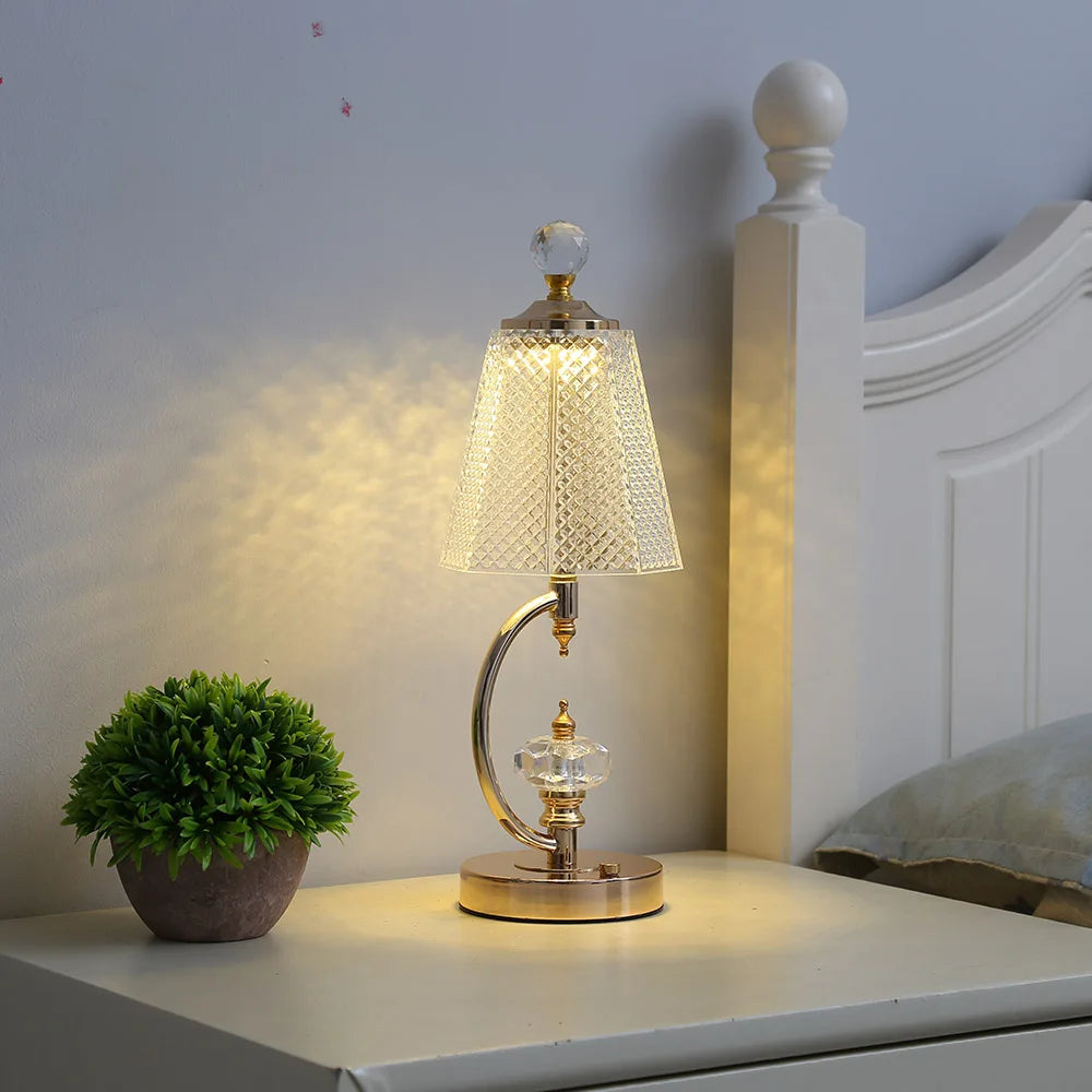 CrystalGlow – Vintage Crystal Table Lamp
