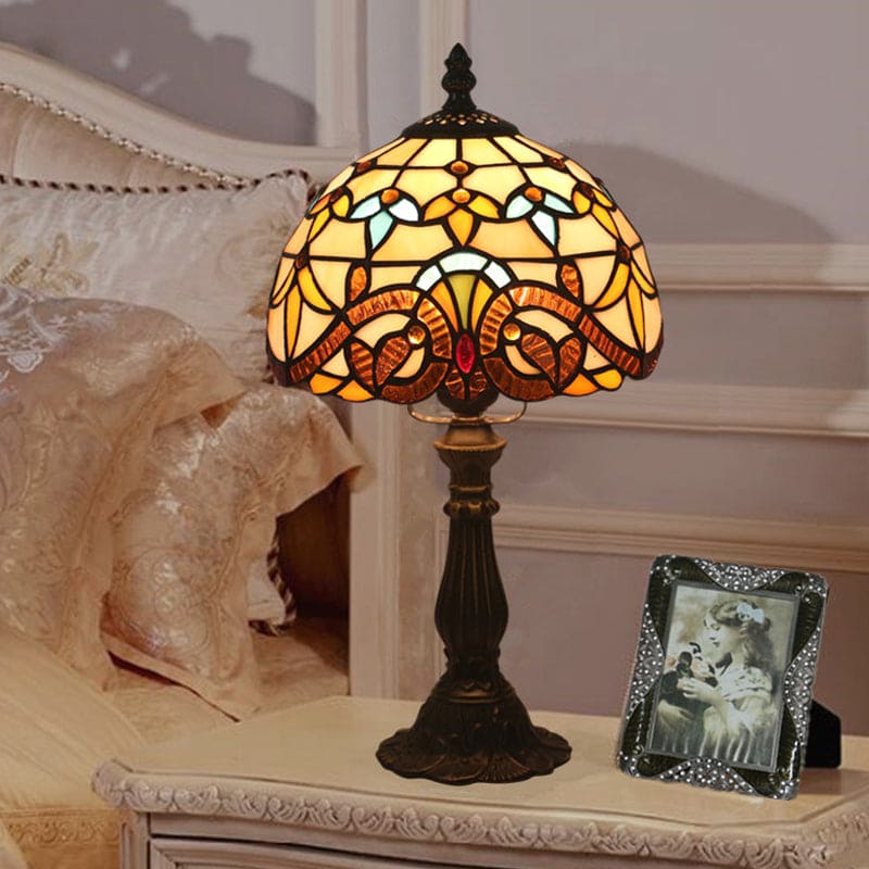 LightBreeze - Tiffany-style lamp made of coloured glass with lead lines