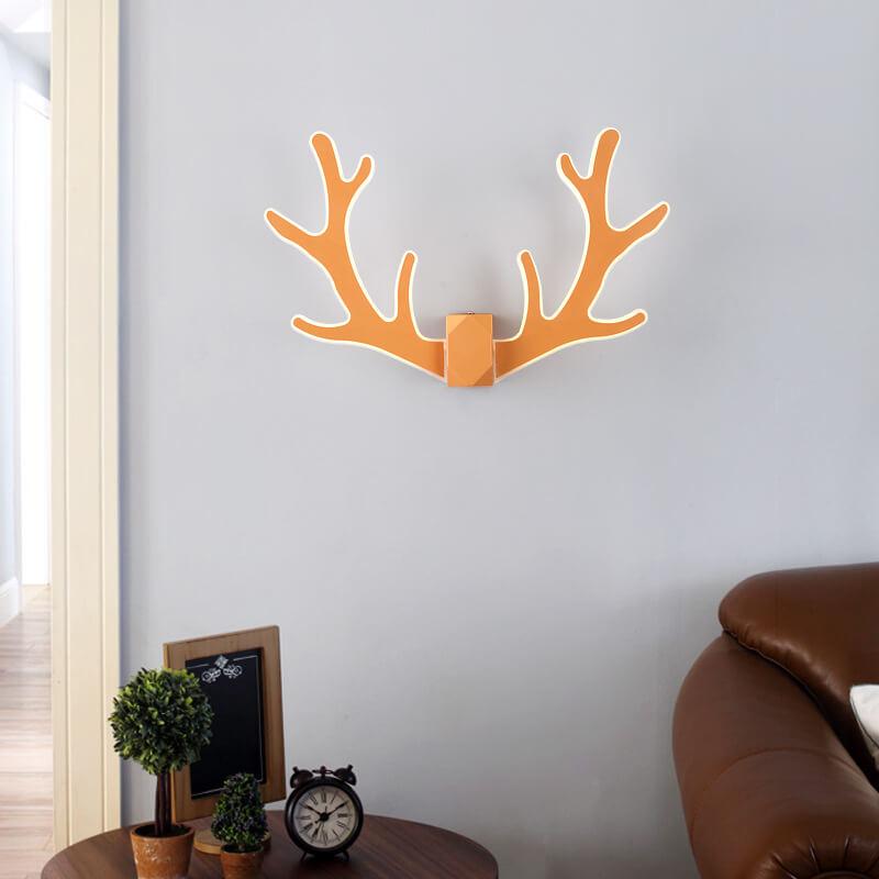 GeweiGlow - Simple antler-shaped wall lamp with 1 LED arm