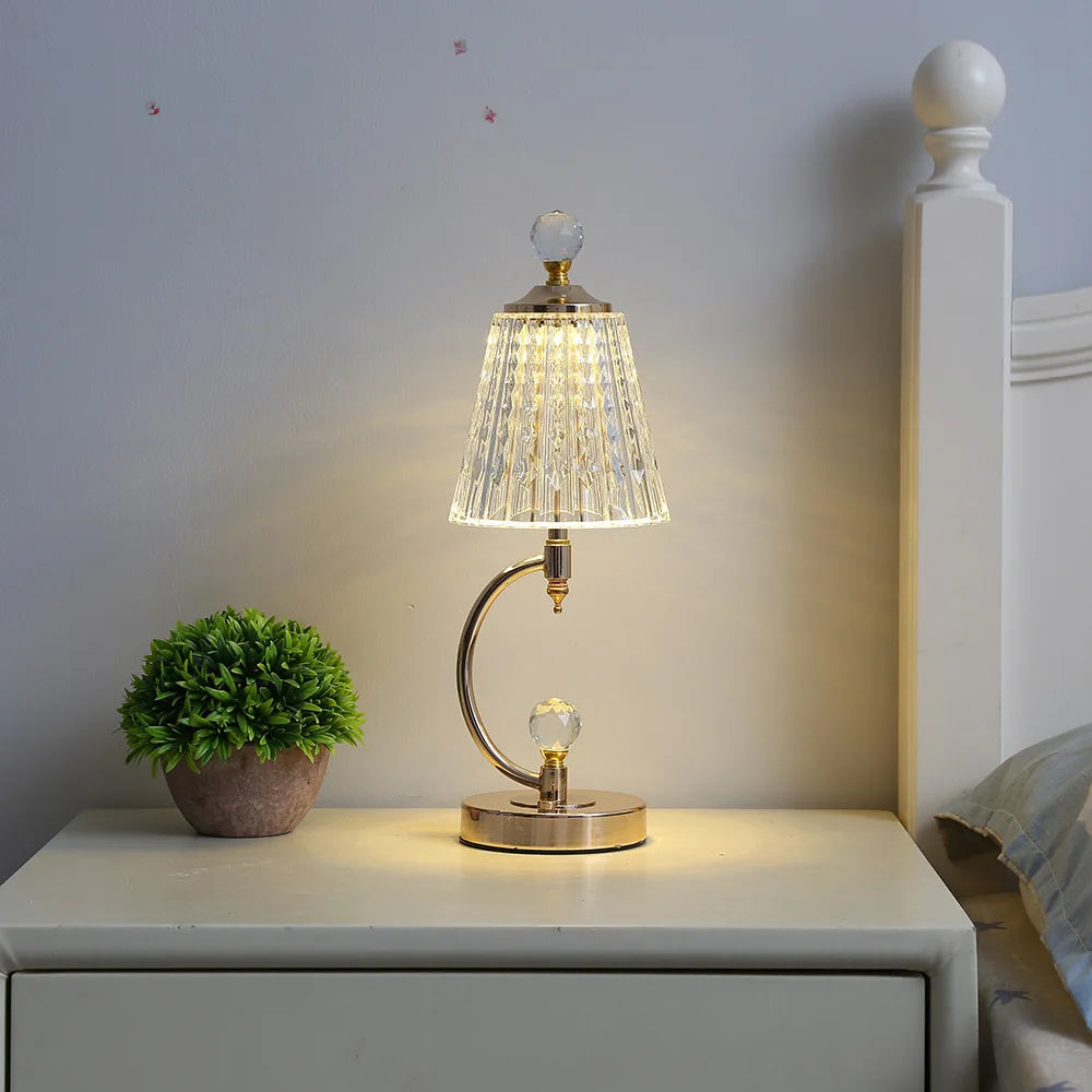 CrystalGlow – Vintage Crystal Table Lamp