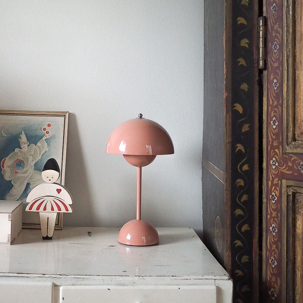 LunarGlow - LED Table Lamp for a Cosy Interior