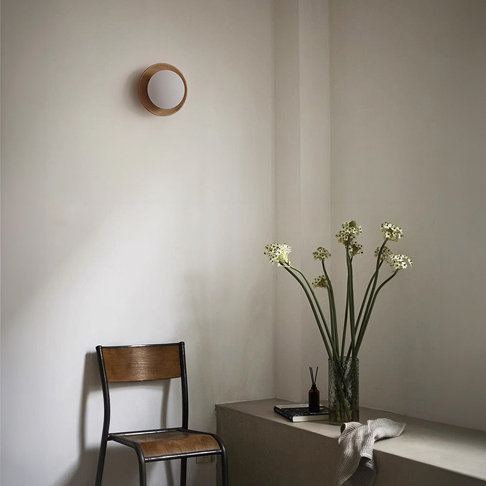 Wall Lamp in Natural White Wood - Simple and Elegant Lighting