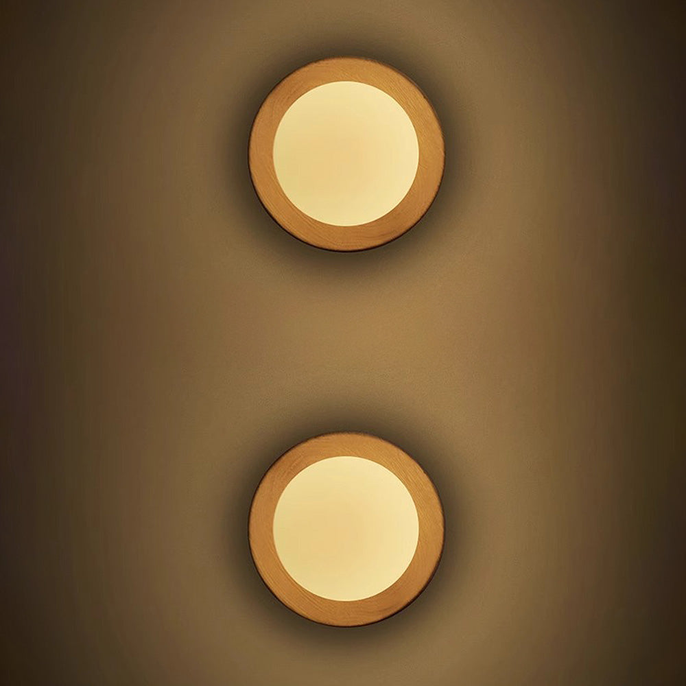 Wall Lamp in Natural White Wood - Simple and Elegant Lighting