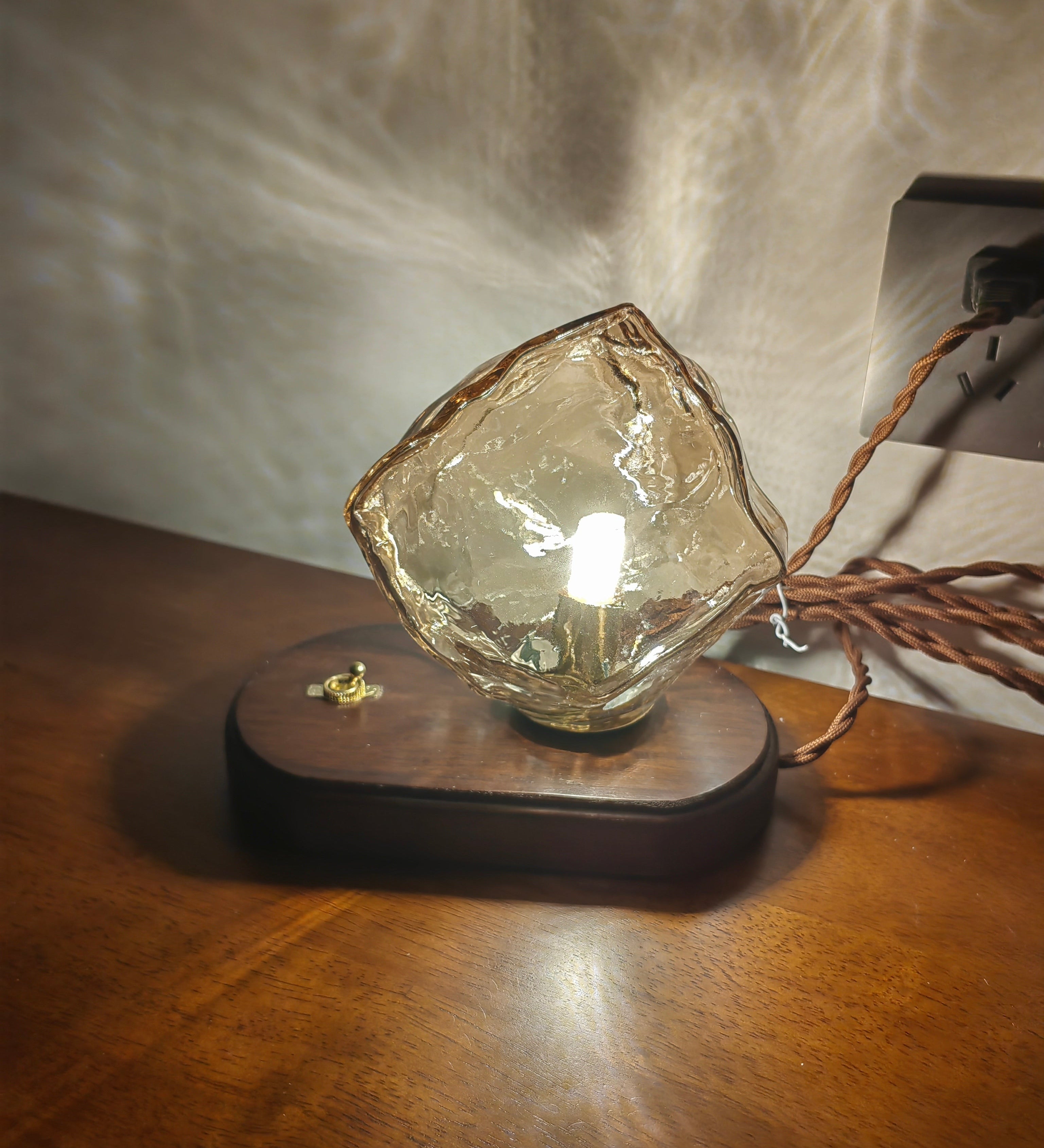Ice_Stone_Glass_Table_Lamp_72_2ec7e028-e70c-4b31-bc53-c842cadf09eb.jpg