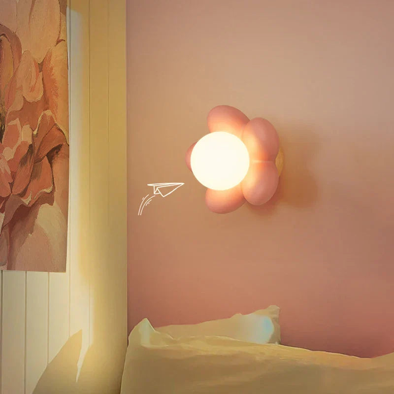 FloralGlimmer - Wall Lamp with Cream-Coloured Flower