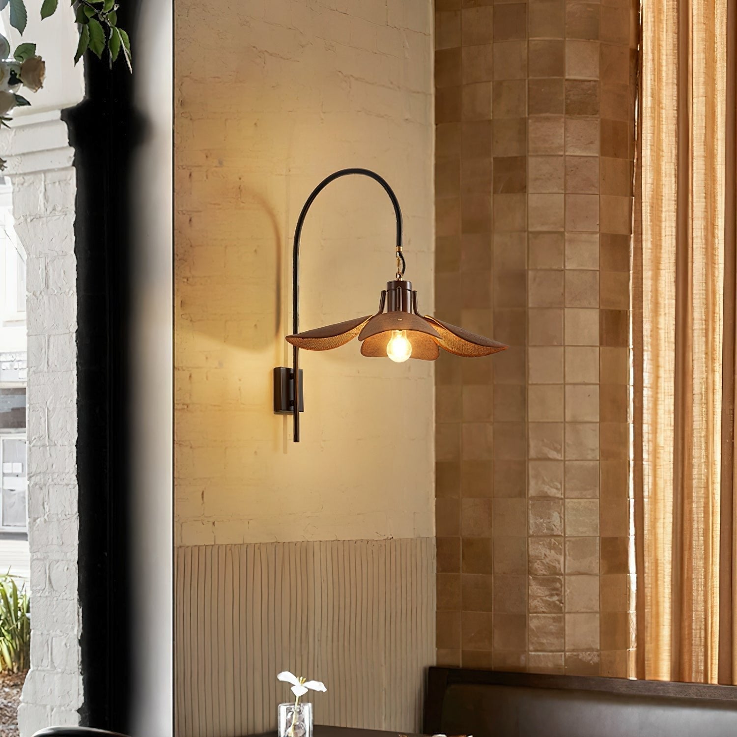 Petal_Bloom_Wall_Lamp_2_2.jpg