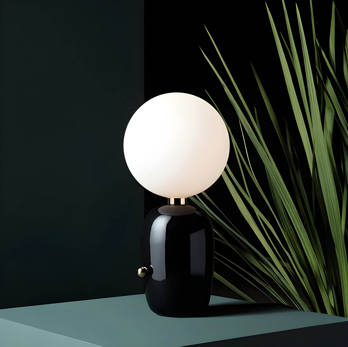 RAISO - Elegant and Refined Lamp