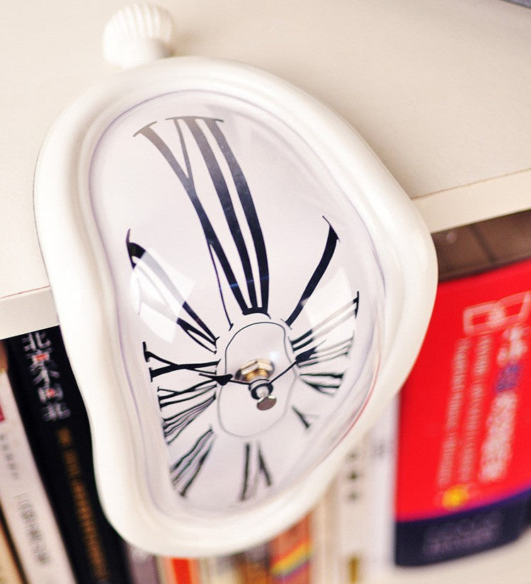 TimeFlow - Melting Distorted Wall Clock