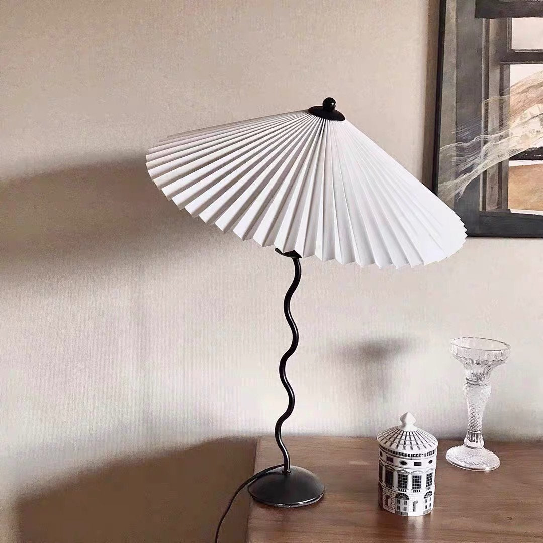 Squiggle_Table_Lamp-_67_610b2b06-2a93-48bd-b54f-527e1e48abbb.jpg