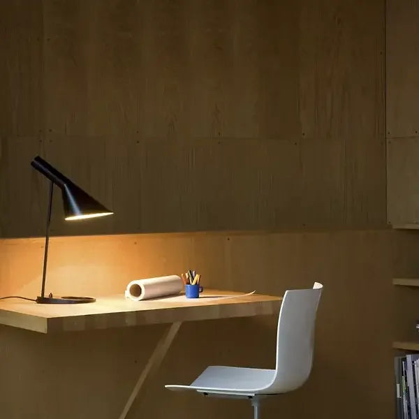 Illuma - Modern and Sleek Lamp