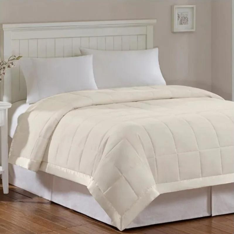 Bedspread in Prospect Blue – Lightweight Down Alternative with Satin Trim